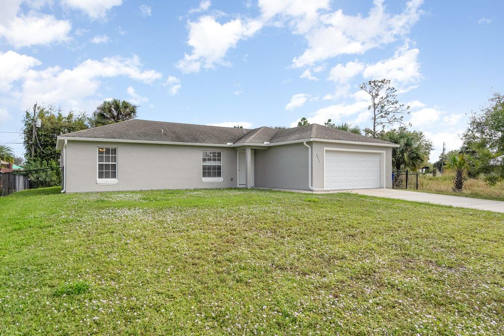 Photo of 7956 102nd Av Avenue, Vero Beach, FL 32967 (MLS # R11038942)
