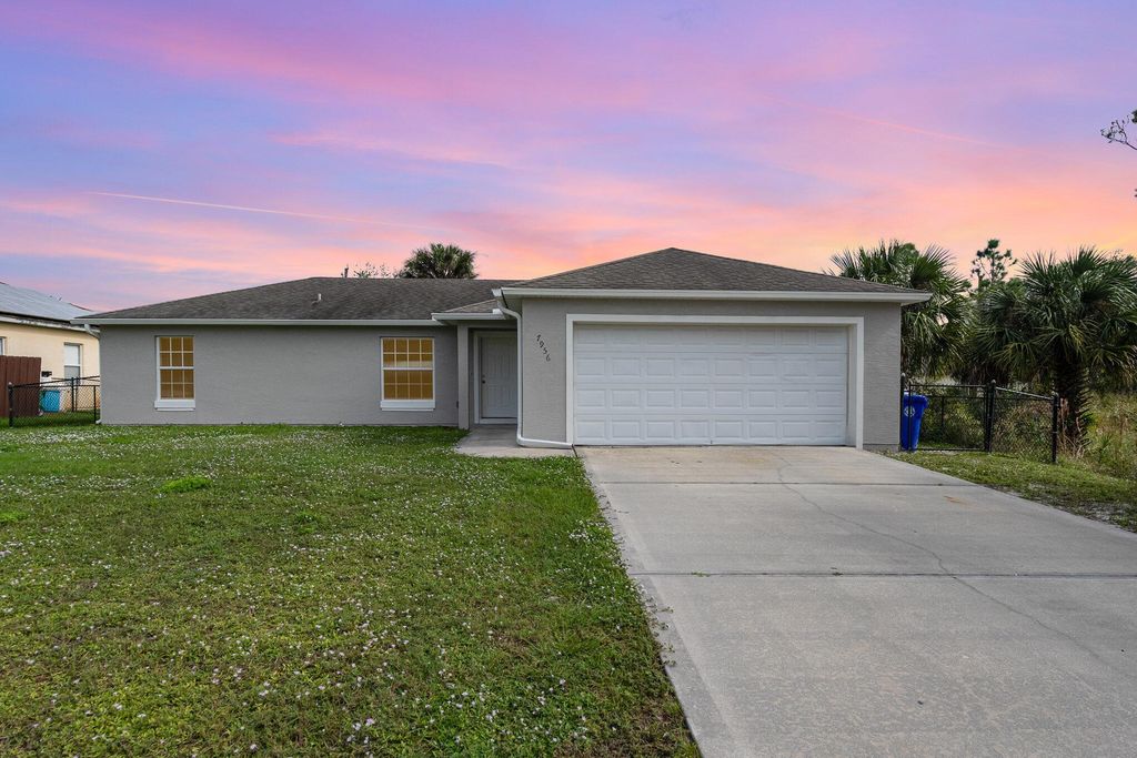 Photo of 7956 102nd Av Avenue, Vero Beach, FL 32967 (MLS # R11038942)