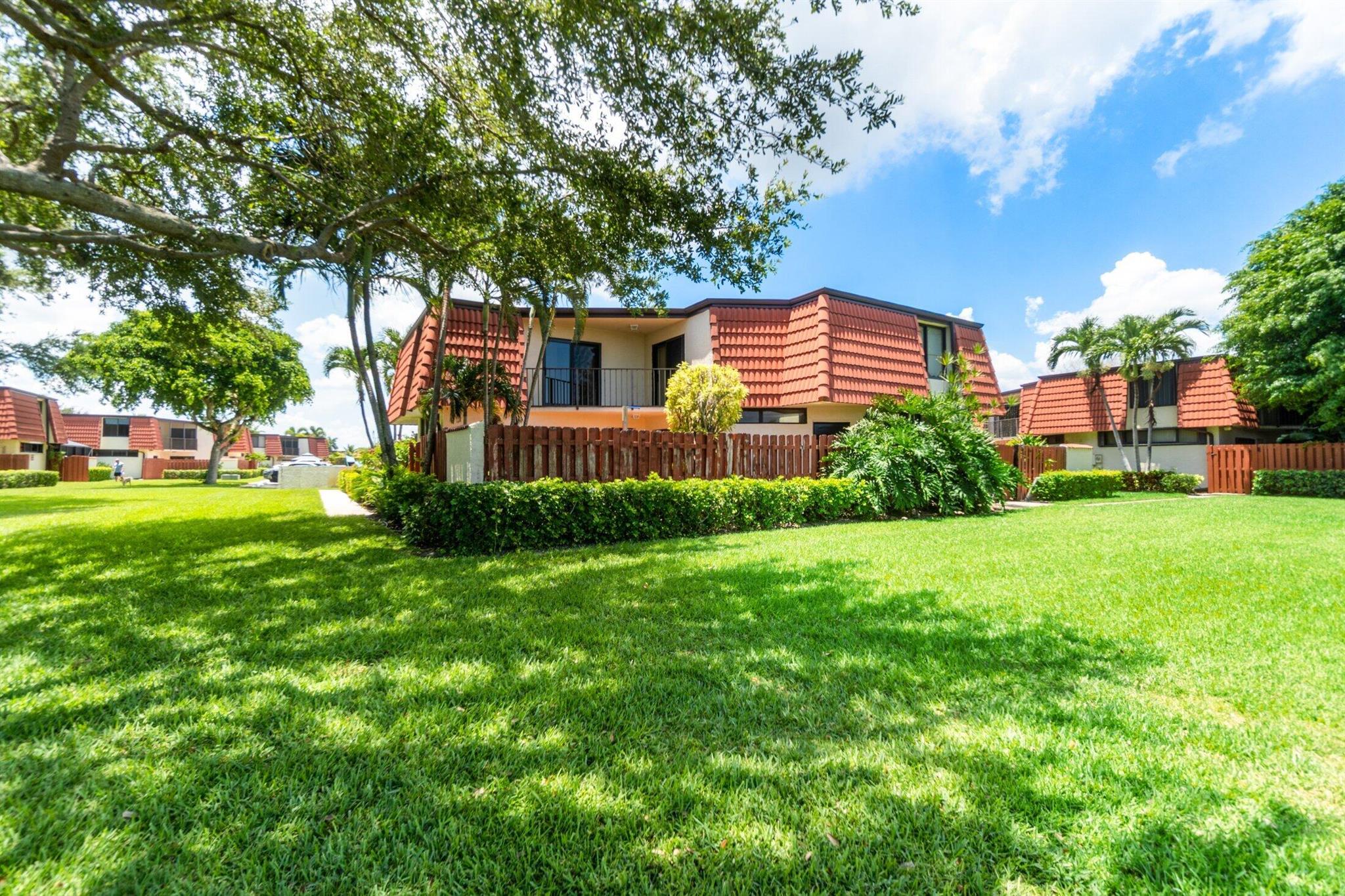 3765 Victoria Drive, West Palm Beach, FL, 33406/$324,900 2 3765 Victoria Drive