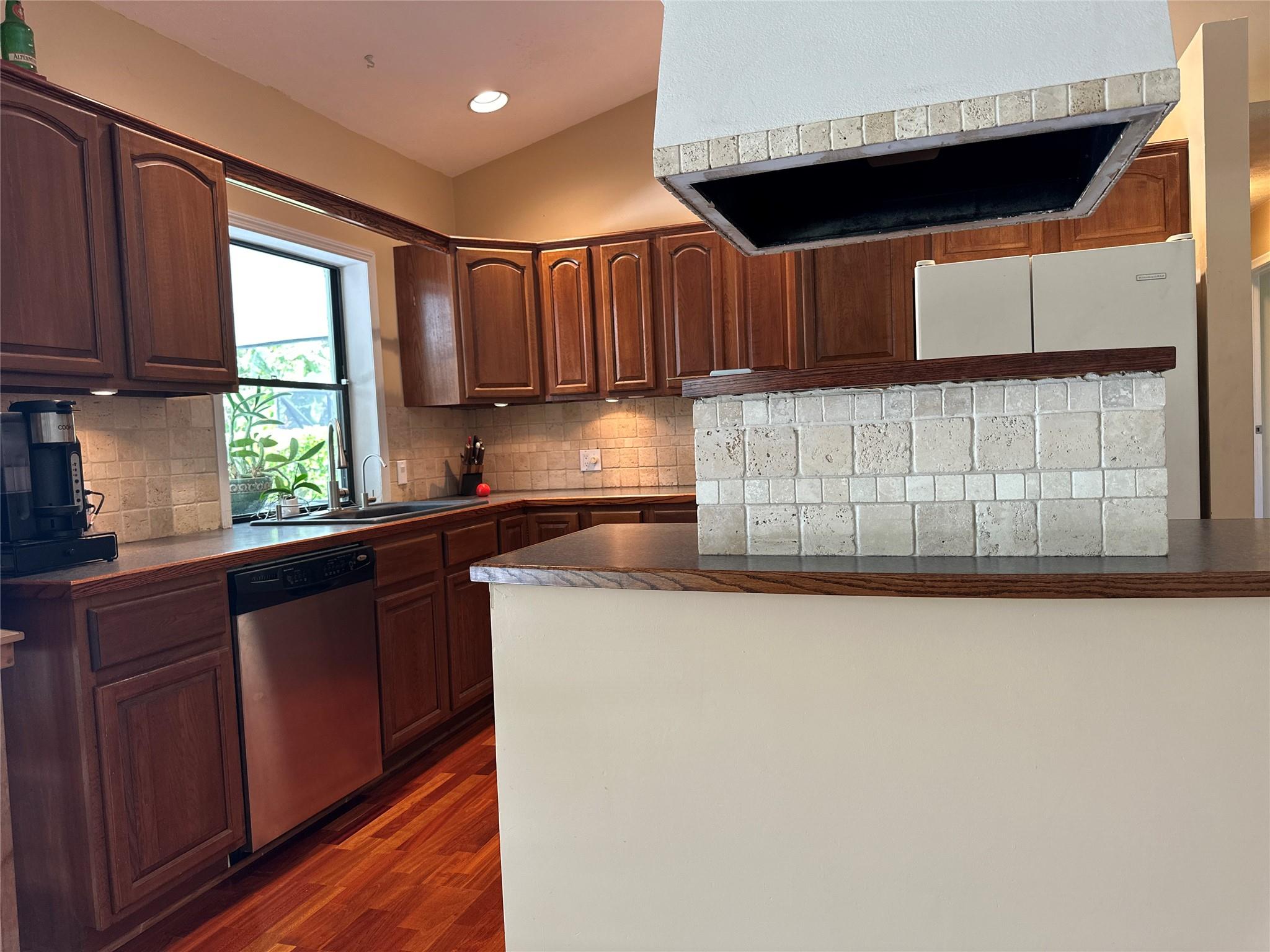 12530 SW 11th Ct, Davie, FL, 33325/$649,000 3 12530 SW 11th Ct