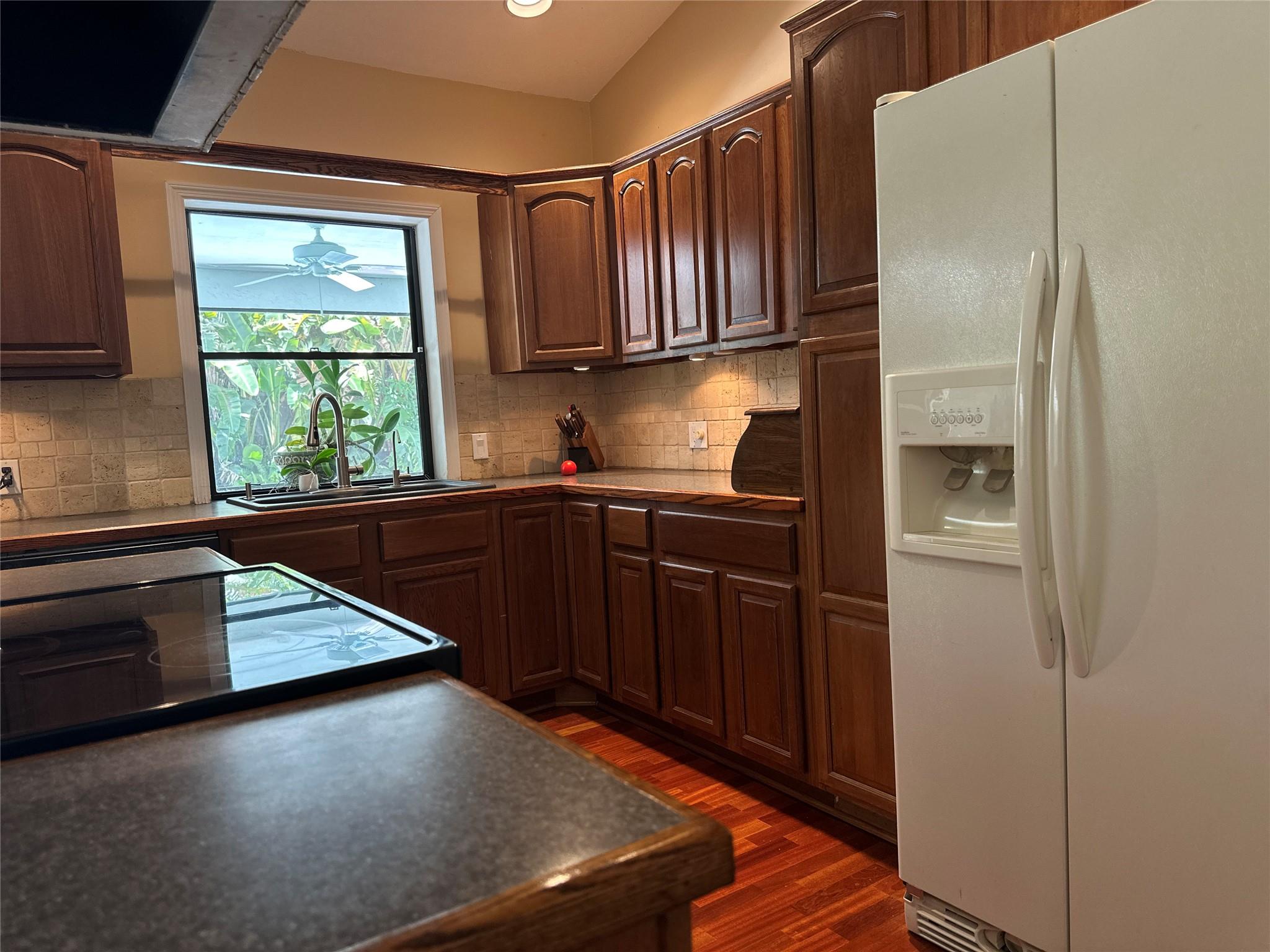 12530 SW 11th Ct, Davie, FL, 33325/$649,000 4 12530 SW 11th Ct