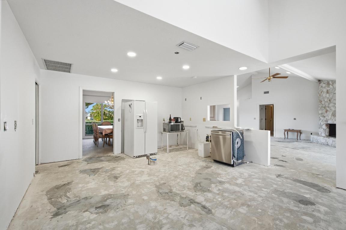 MARINER SANDS COUNTRY CLUB - Residential