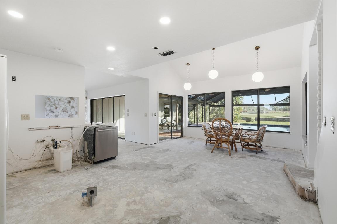 MARINER SANDS COUNTRY CLUB - Residential