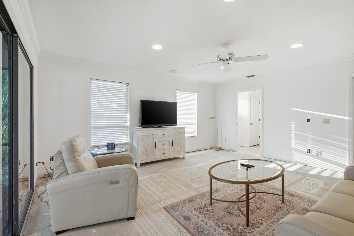 MARINER SANDS COUNTRY CLUB - Residential