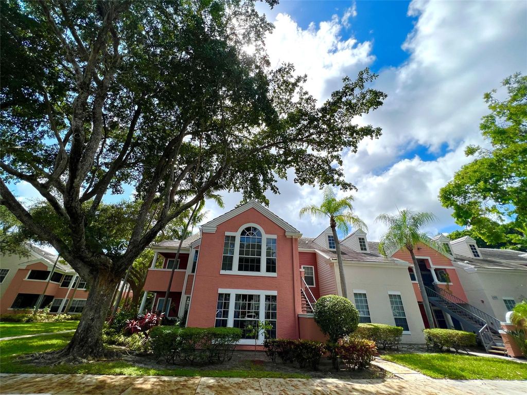 Photo of 1001 Crystal Way #B, Delray Beach, FL 33444 (MLS # F10397066)
