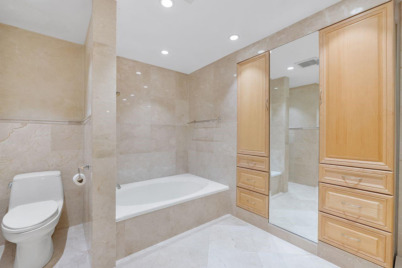 HAMPTON BEACH CLUB - Residential