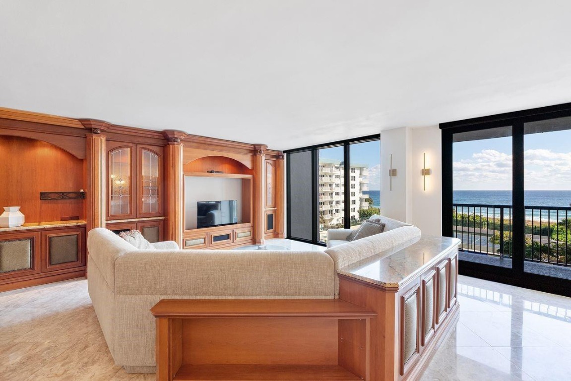 HAMPTON BEACH CLUB - Residential