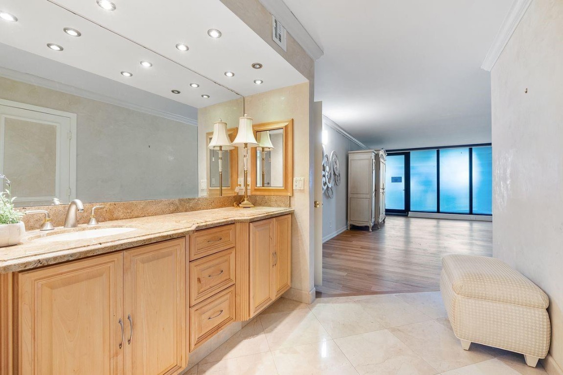 HAMPTON BEACH CLUB - Residential