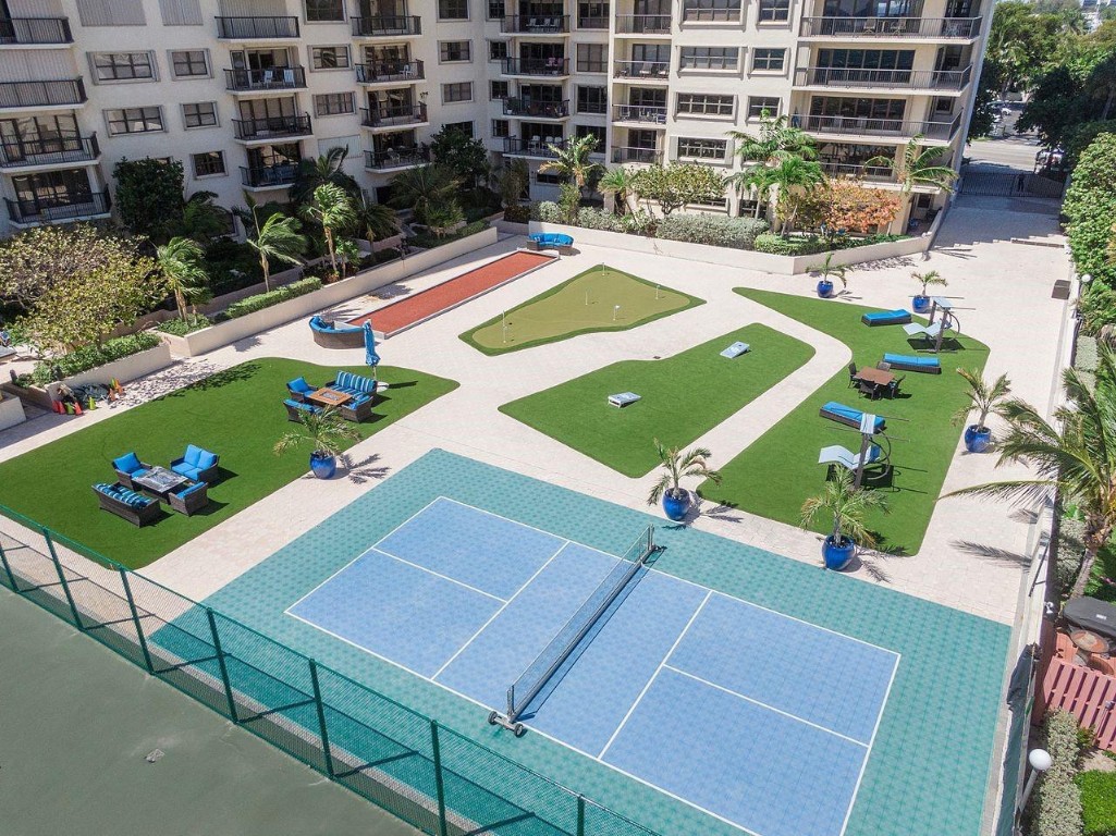 HAMPTON BEACH CLUB - Residential