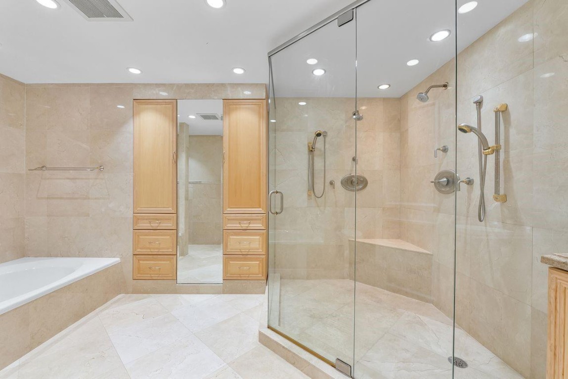 HAMPTON BEACH CLUB - Residential