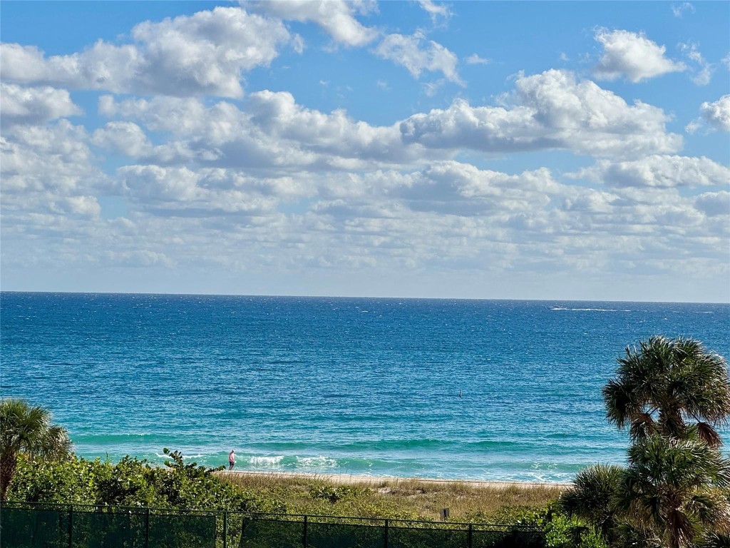 HAMPTON BEACH CLUB - Residential