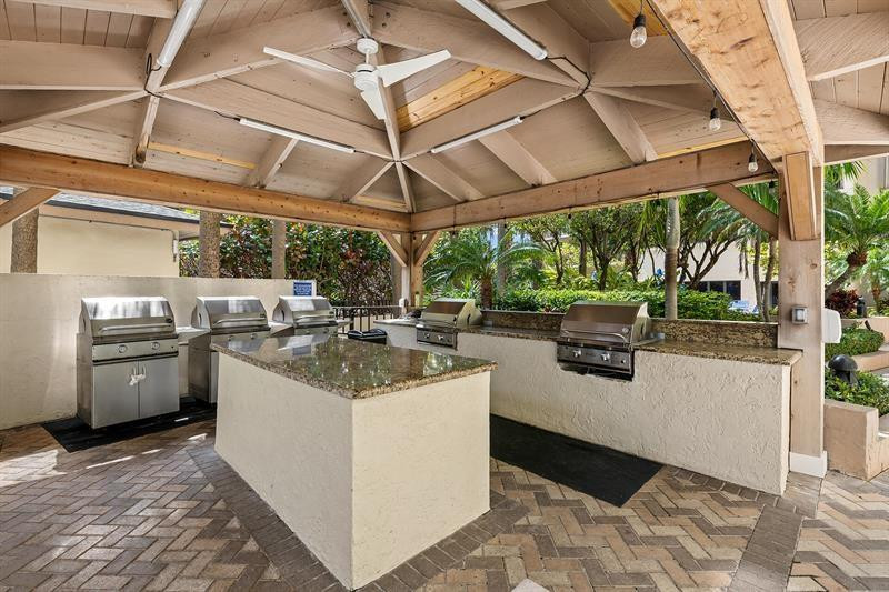 HAMPTON BEACH CLUB - Residential