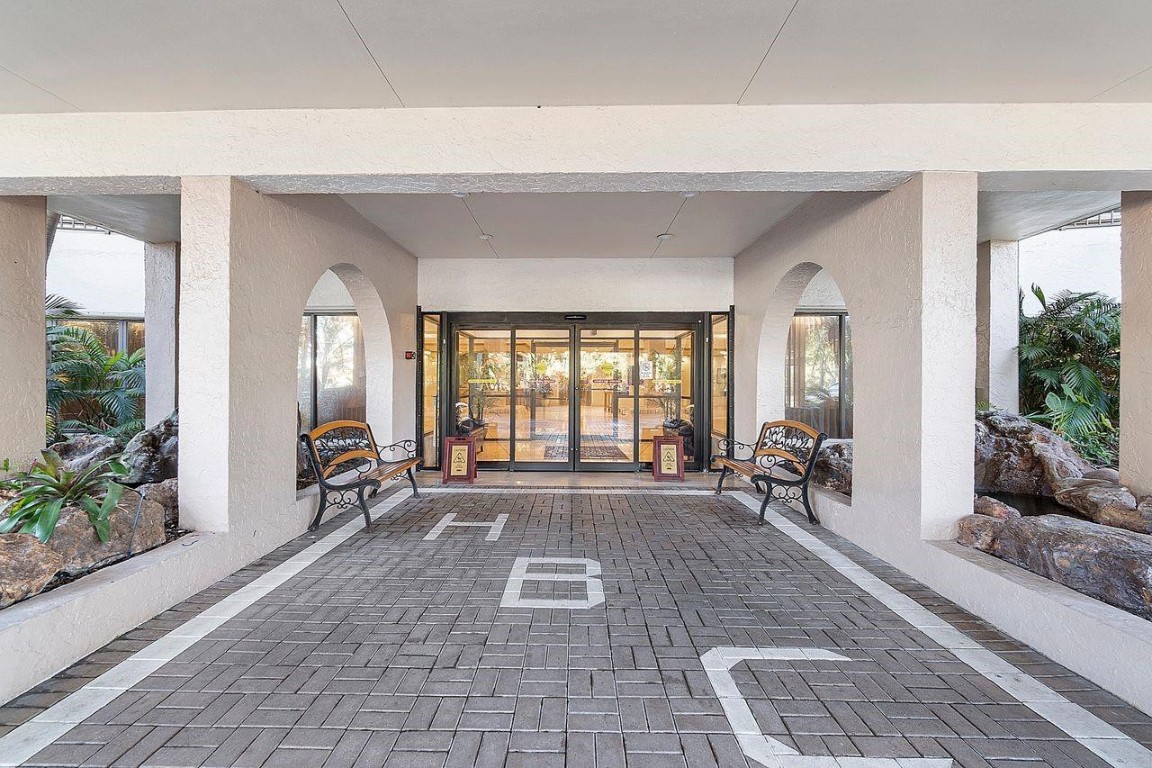 HAMPTON BEACH CLUB - Residential