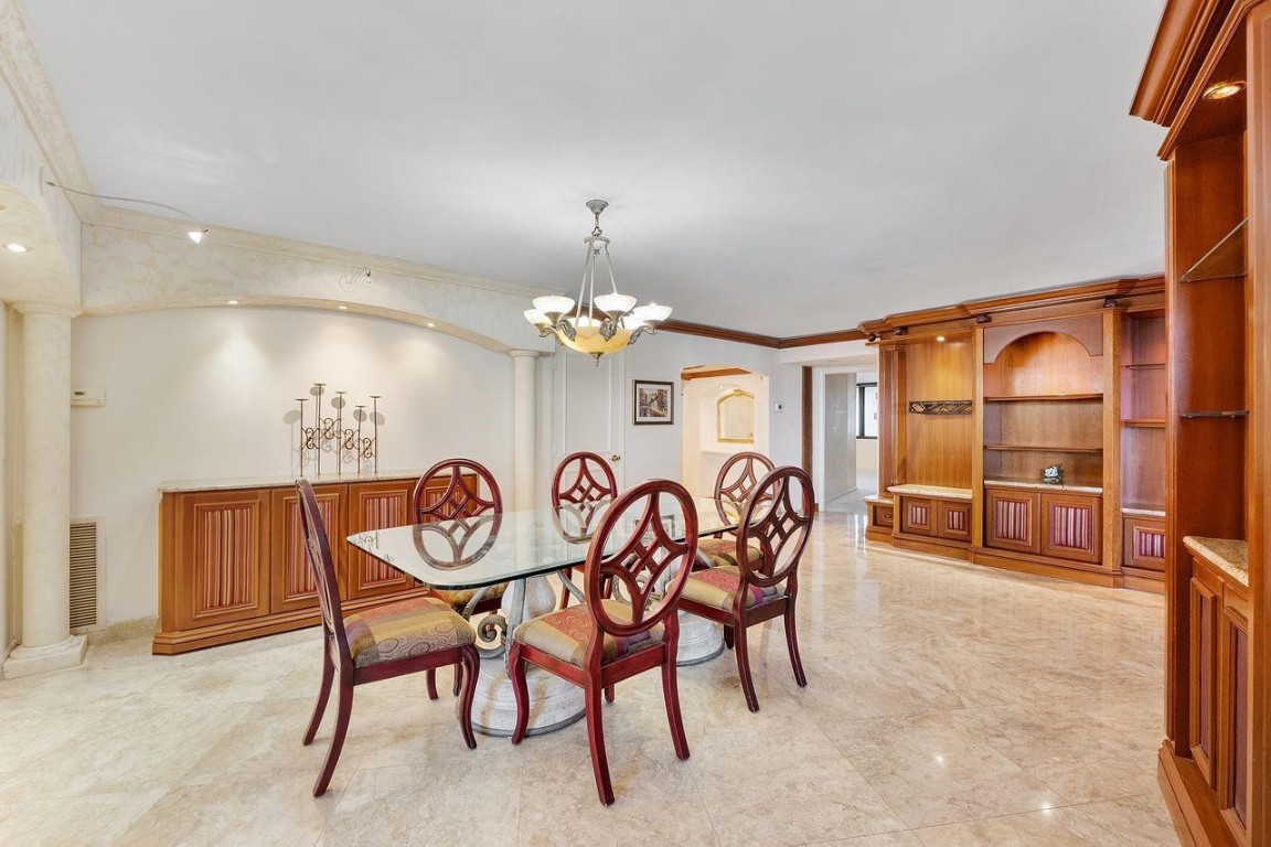 HAMPTON BEACH CLUB - Residential