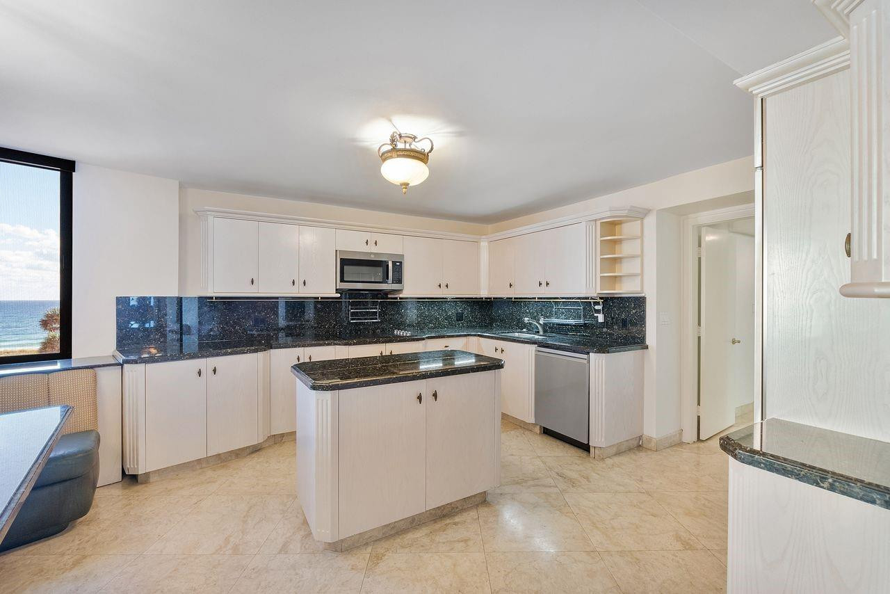 HAMPTON BEACH CLUB - Residential