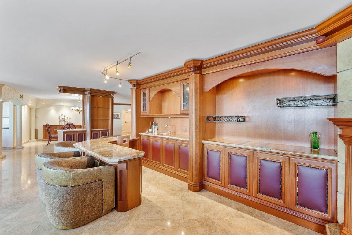 HAMPTON BEACH CLUB - Residential