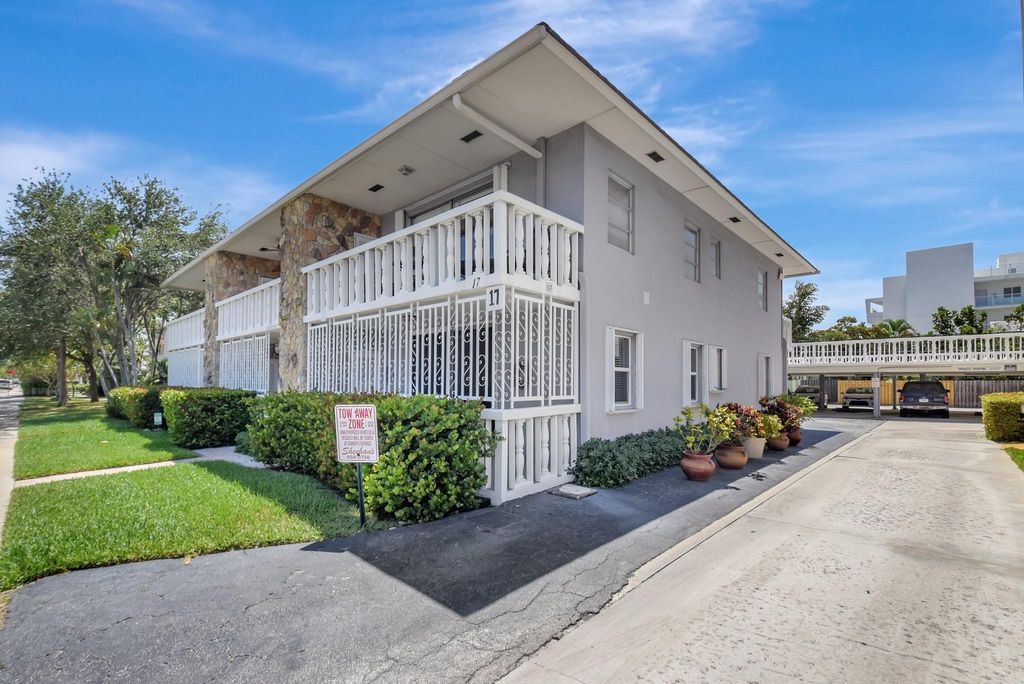 Photo of 17 S Lakeside Drive #5, Lake Worth Beach, FL 33460 (MLS # F10501592)