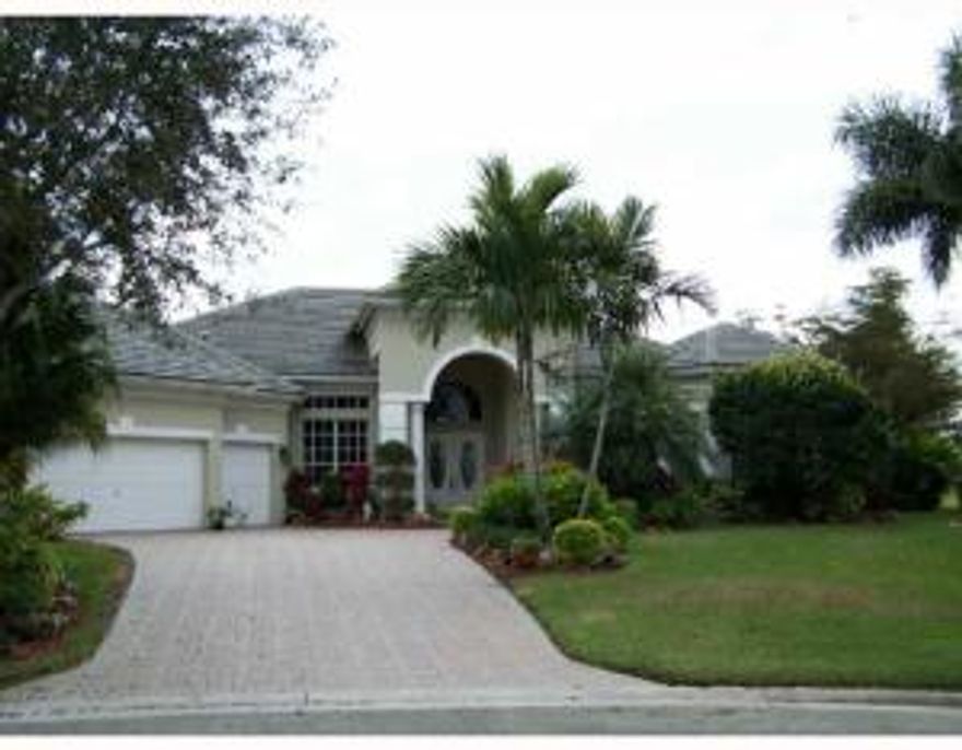 FANTASTIC POOL HOME ON THE WATERFRONT IN GORGEOUS BINKS ESTATES!UNMANNED SECURTY GATED COMMUNITY. GREAT LOCATION FOR SCHOOLS, SHOPPING AND HEART OF WELLINGTON ENTERTAINMENT.ON THE LAKE WITH A GREAT VIEW FROM ENTERTAINING ON THE PATIO AND BY THE POOL.