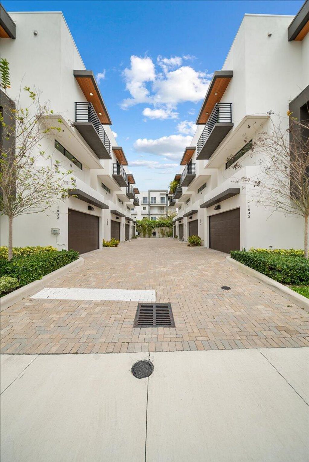 Photo of 1052 N Victoria Park Road, Fort Lauderdale, FL 33304 (MLS # R11075218)