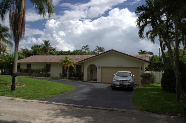 11190 NW 39TH CT, CORAL SPRINGS, FL 33065 - Image b2faab7f9491341d5b59bffda250d4f5/3757517818