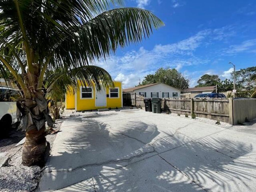 Photo of 413 N E Street, Lake Worth Beach, FL 33460 (MLS # R11080752)