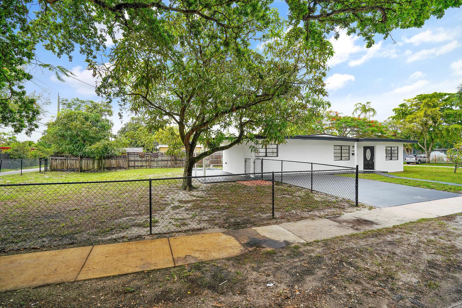 Newly renovated home, 4 bedroom/ 2 bath home located in North Miami. Master bedroom has spacious walk-in closet. Master bathroom is equipped with shower and tub. Guest bathroom has a stand up shower. Washer and dryer included. Large back yard. Each bedroom is equipped with a full closet and linen closet is included in hallway for additional storage space. 1500 sq ft of living space.