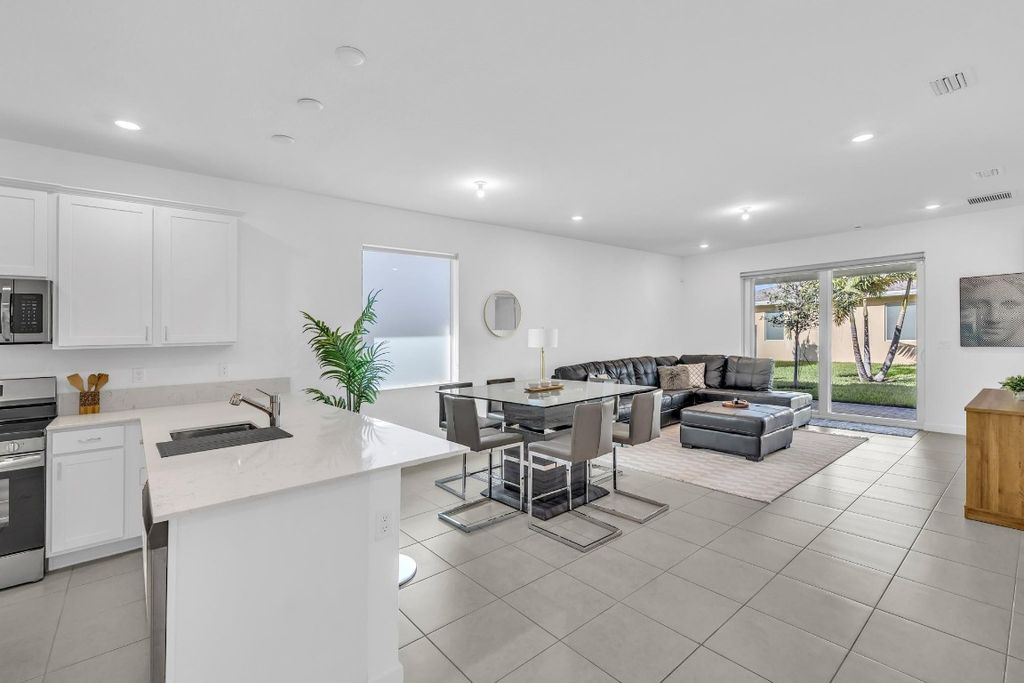 Photo of 13431 E Amber Waves Avenue, Delray Beach, FL 33484 (MLS # F10544652)