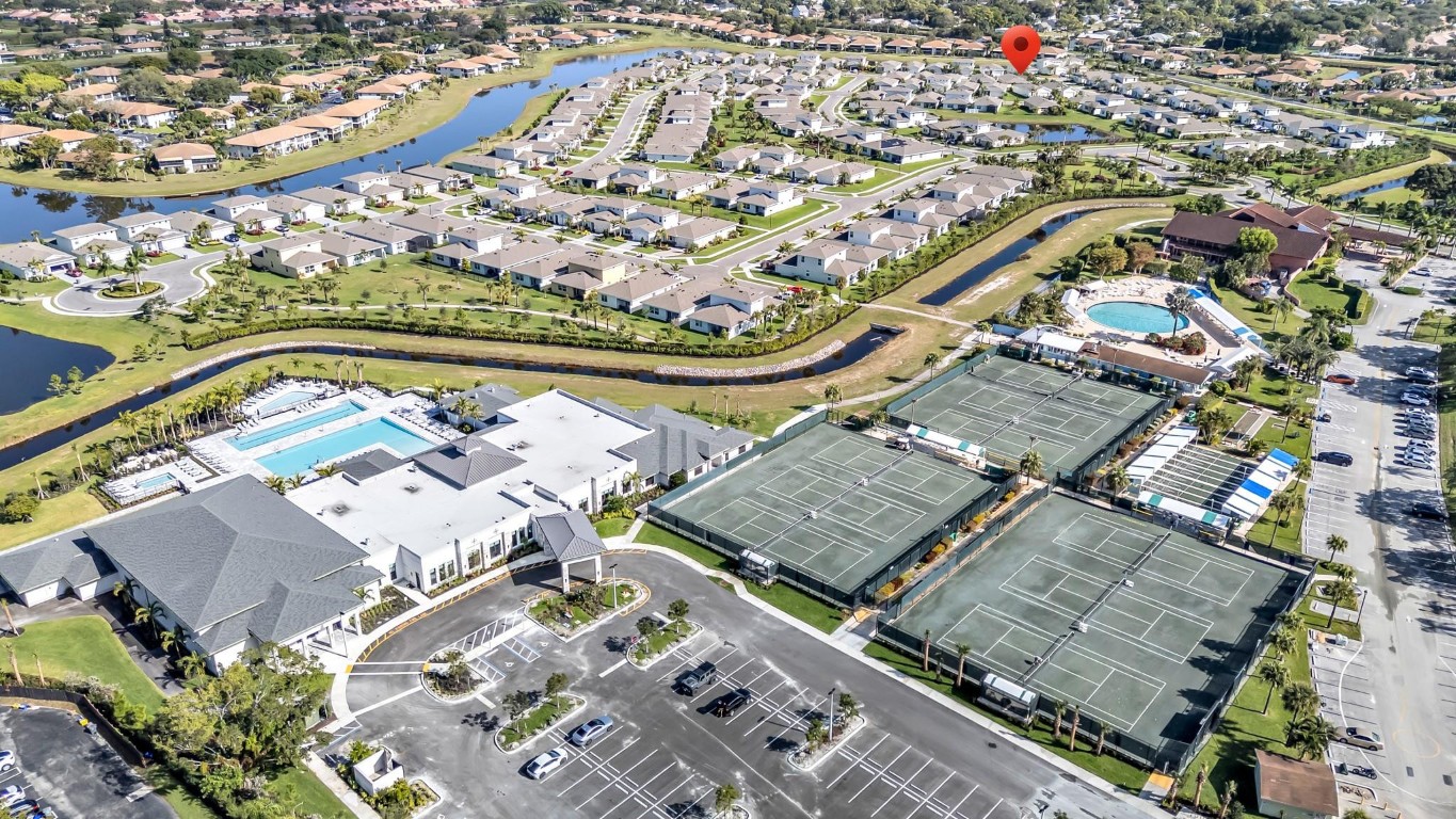 DELRAY TRAILS AT VILLA DE - Residential