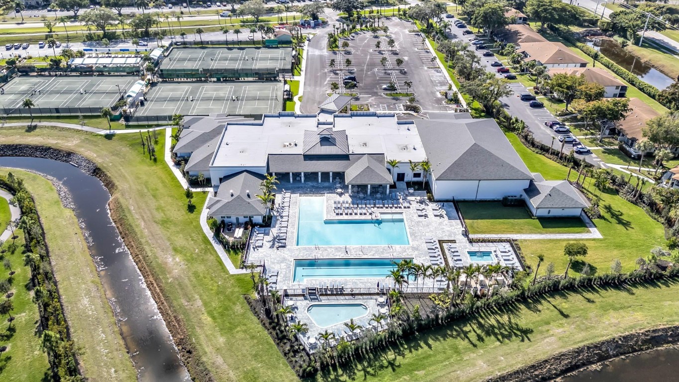 DELRAY TRAILS AT VILLA DE - Residential