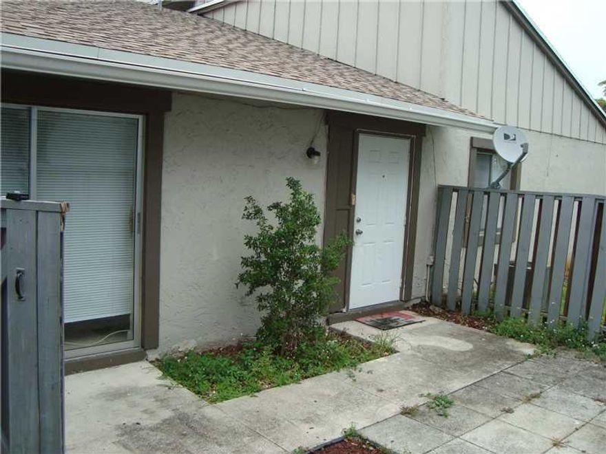 Nice, clean, fresh unit* Updated kitchen, new bathroom, washer and dryer in the unit*