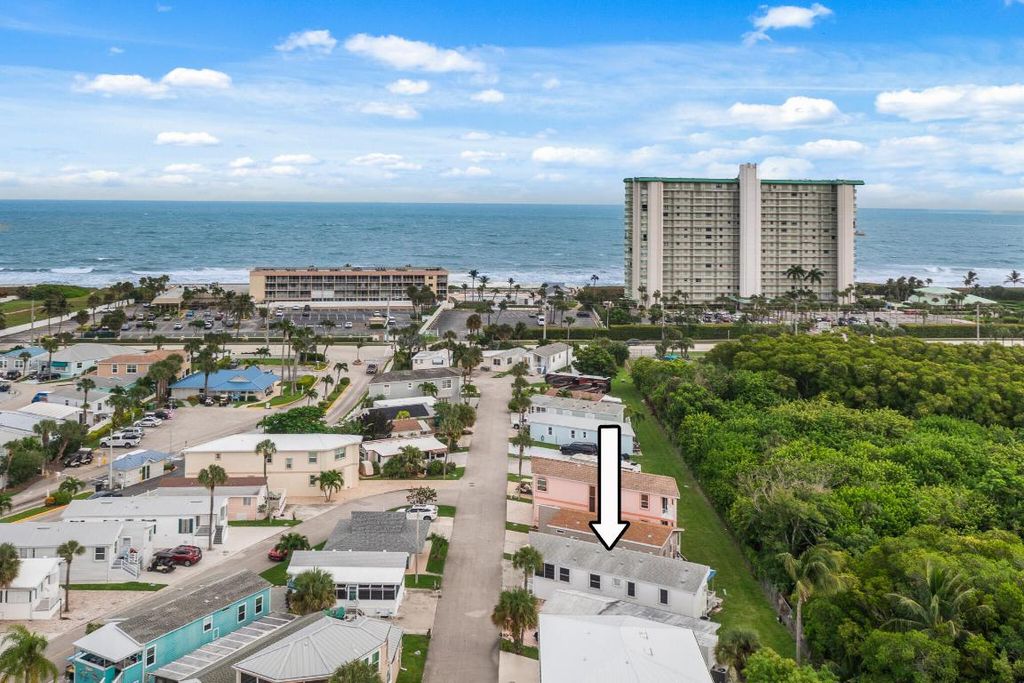 Photo of 2013 Nettles Boulevard, Jensen Beach, FL 34957 (MLS # R11131328)