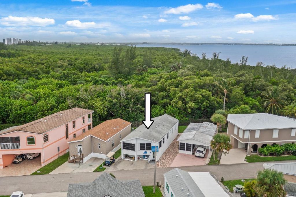 Photo of 2013 Nettles Boulevard, Jensen Beach, FL 34957 (MLS # R11131328)