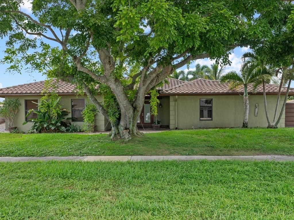 Photo of 22100 Serenata Circle, Boca Raton, FL 33433 (MLS # F10519303)