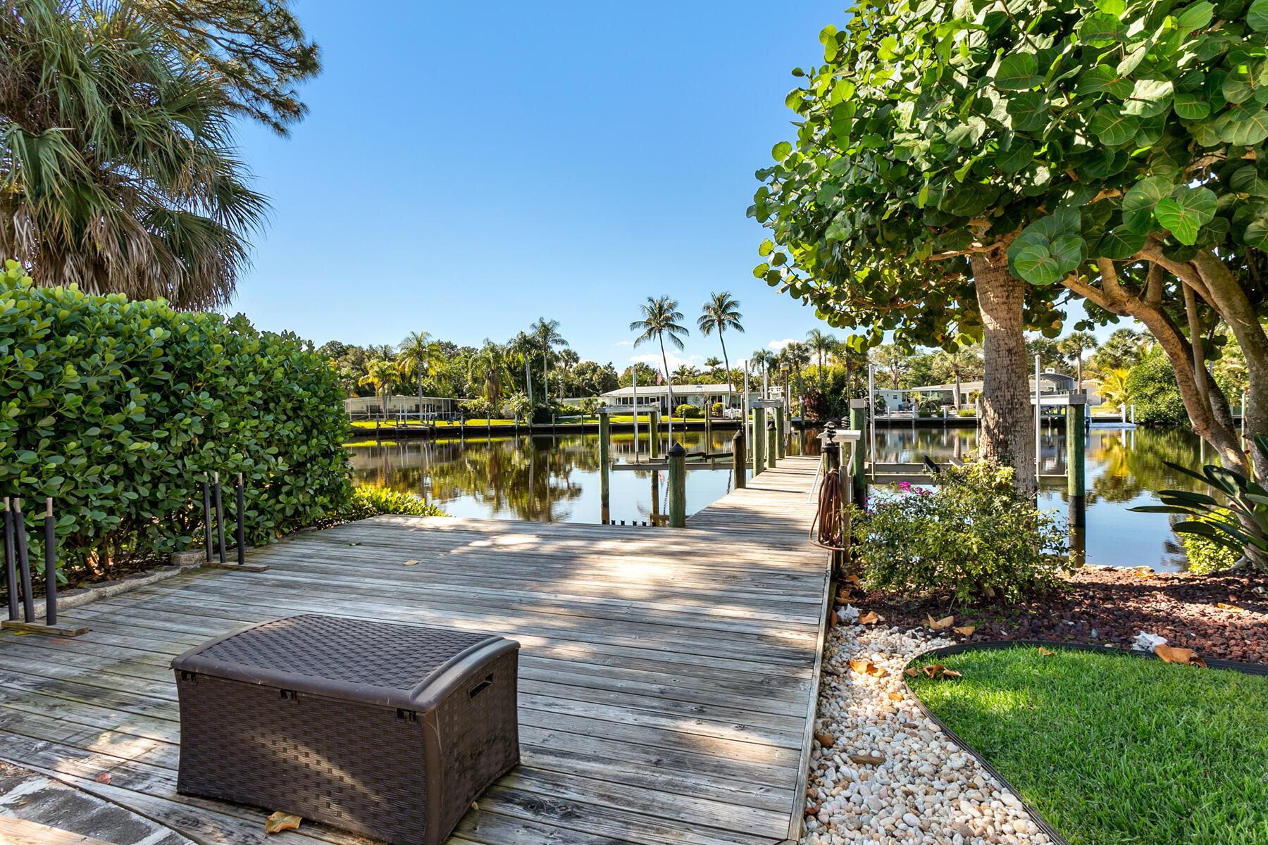 1282 SW Pelican Crescent