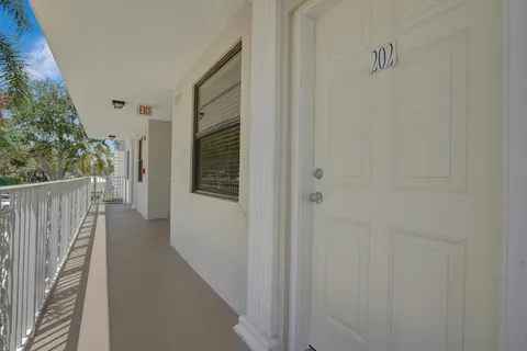 6037 Balboa Circle Unit 202, Boca Raton, FL MLS: R11085409