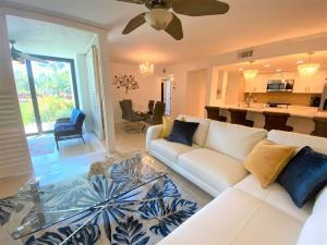 LAKESIDE CONDO - Residential Lease