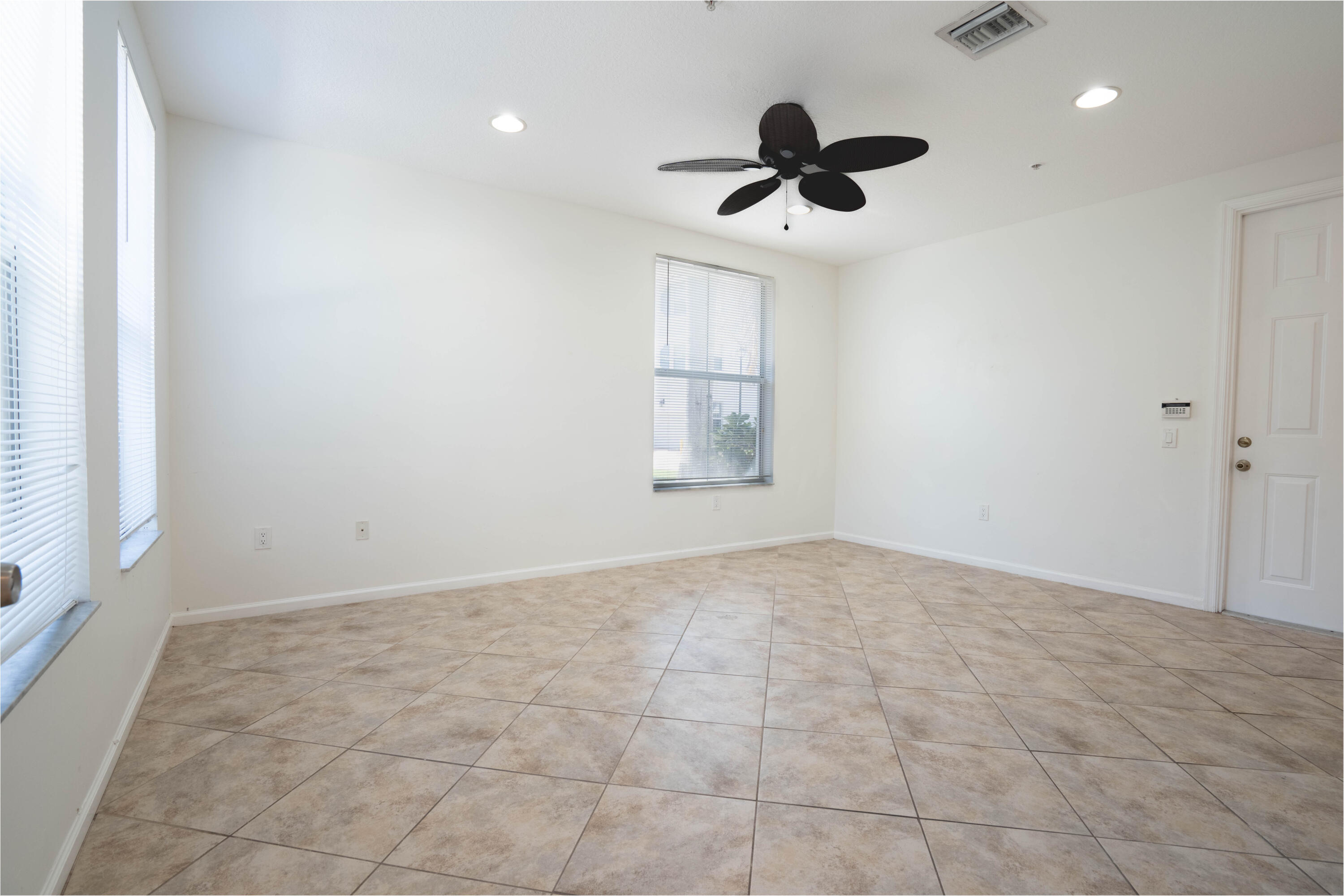 RENAISSANCE COMMONS PUD - Residential Lease