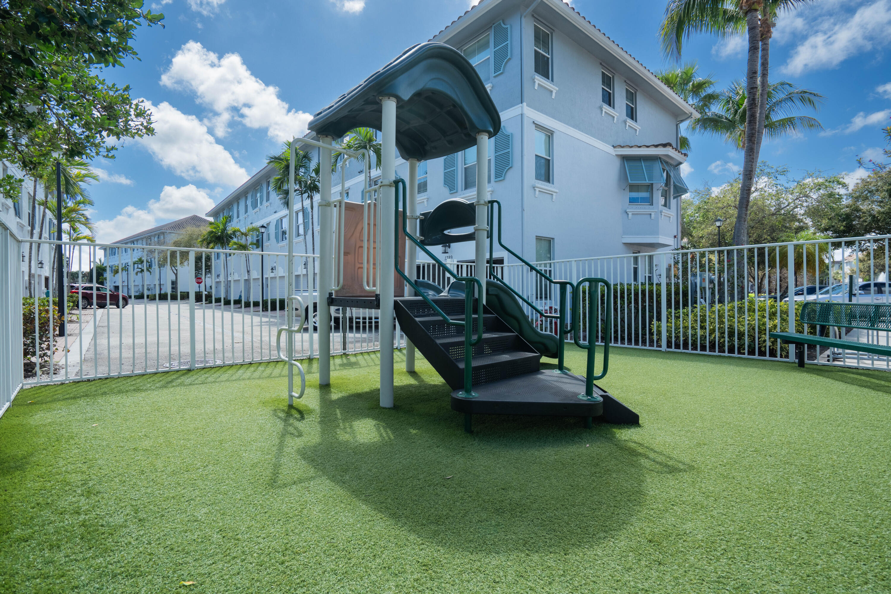 RENAISSANCE COMMONS PUD - Residential Lease