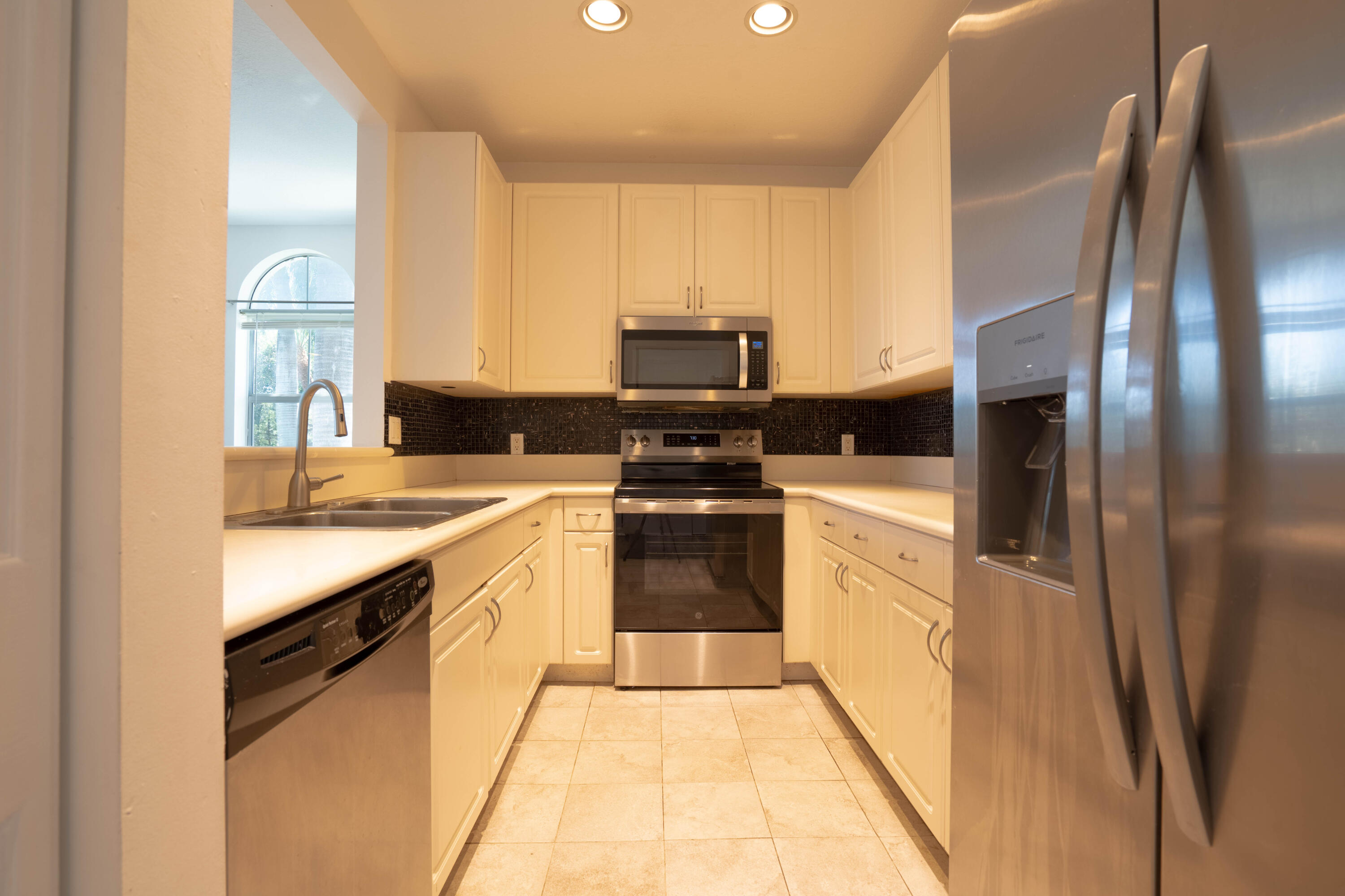 RENAISSANCE COMMONS PUD - Residential Lease