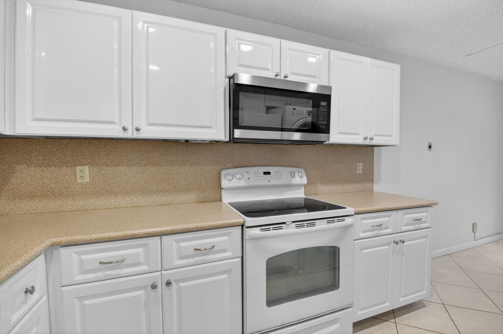 PALM GREENS AT VILLA DEL RAY CONDO II - Residential