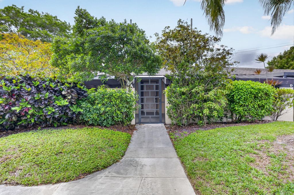 Photo of 13859 Via Aurora, Delray Beach, FL 33484 (MLS # B26015424)