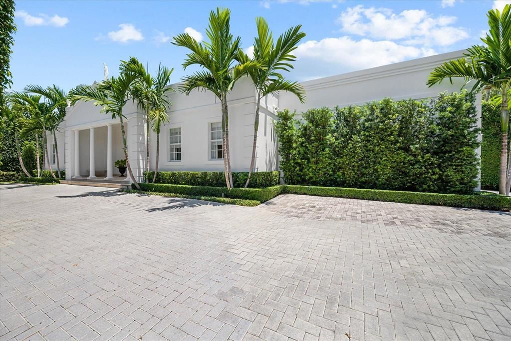 Photo of 1225 N Lake Way, Palm Beach, FL 33480 (MLS # R10891175)