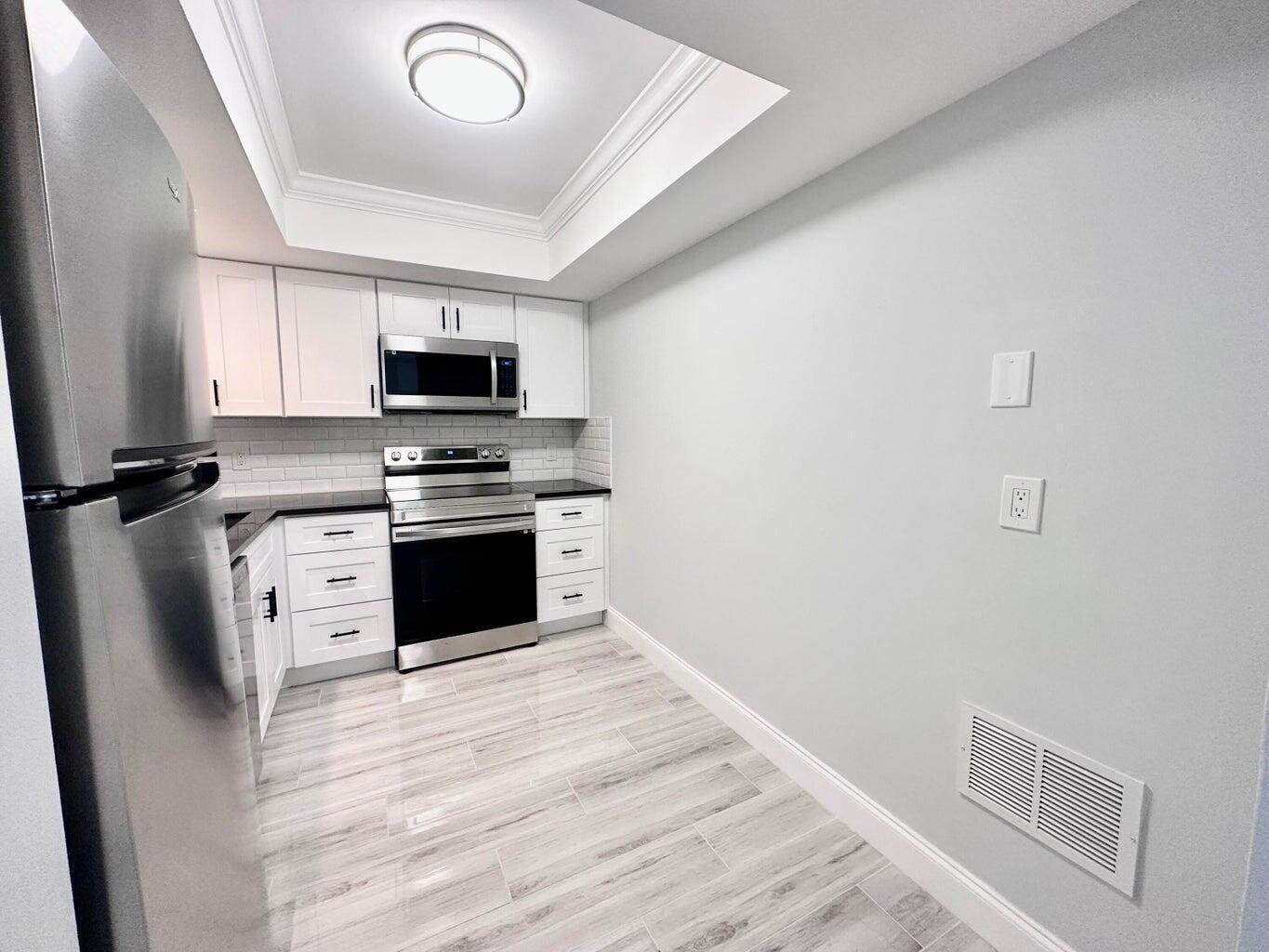 312 Northlake Drive 104