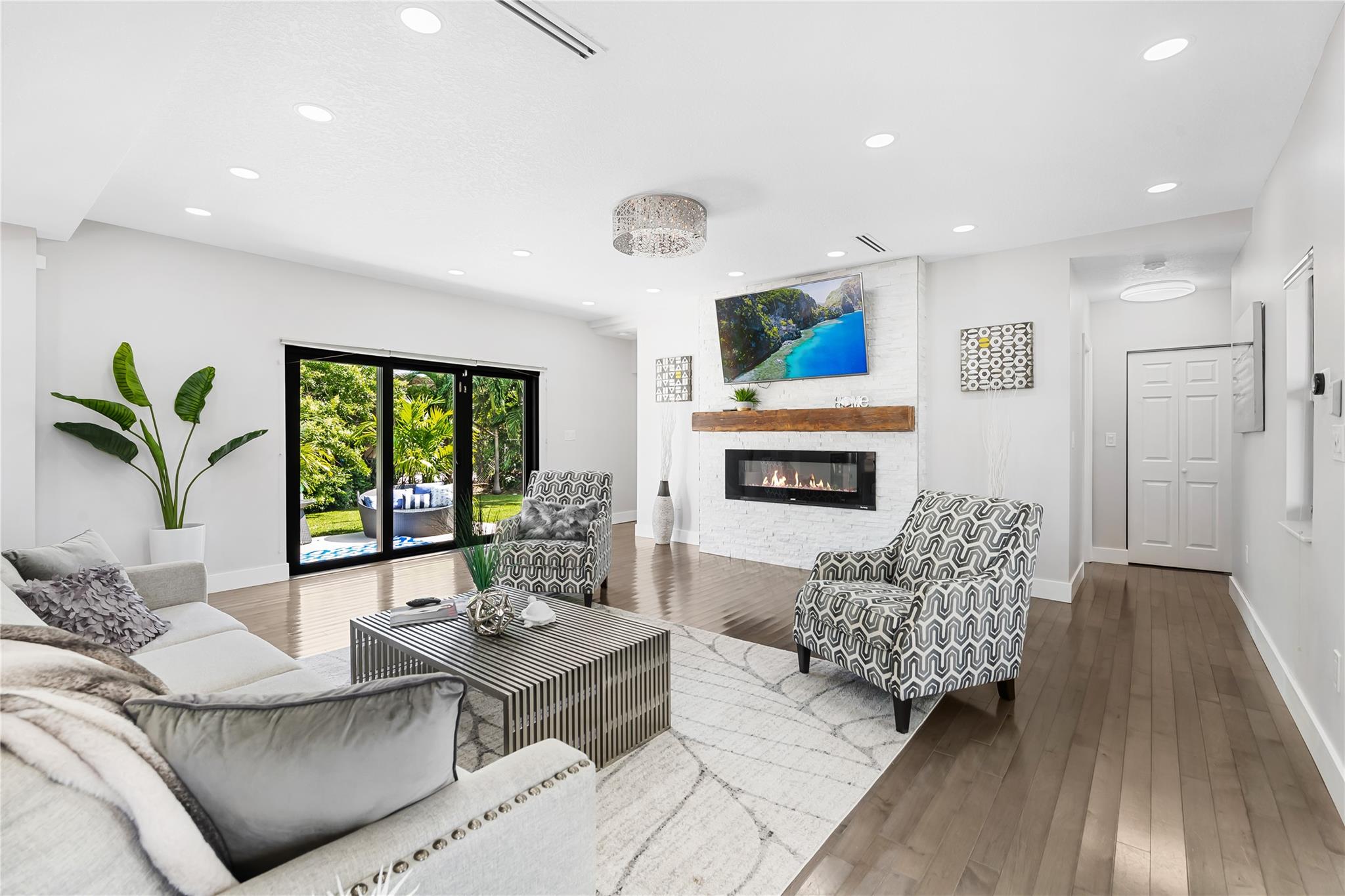 Las Olas Isles - Residential