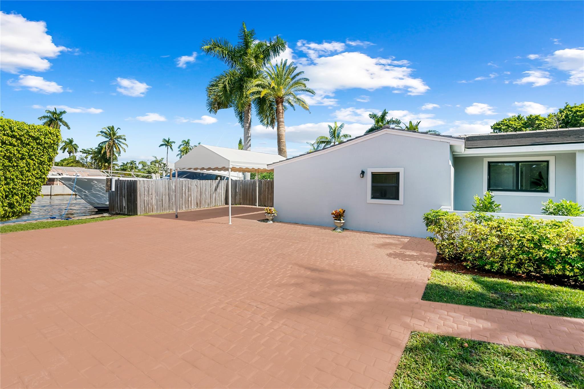 Las Olas Isles - Residential