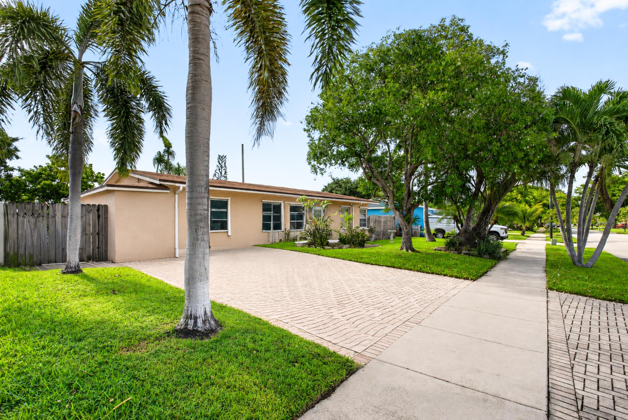 2750 NE 9TH Terrace