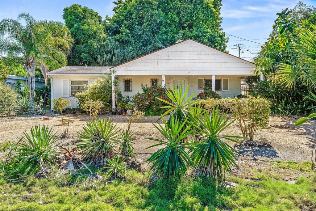 Photo of 330 Marlborough Place, West Palm Beach, FL 33405 (MLS # R11138131)