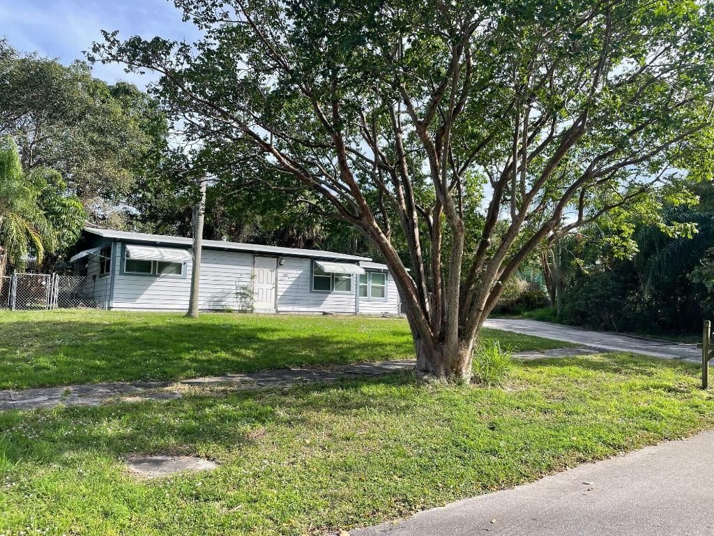 Photo of 1405 NE Waveland Avenue, Jensen Beach, FL 34957 (MLS # R10954059)