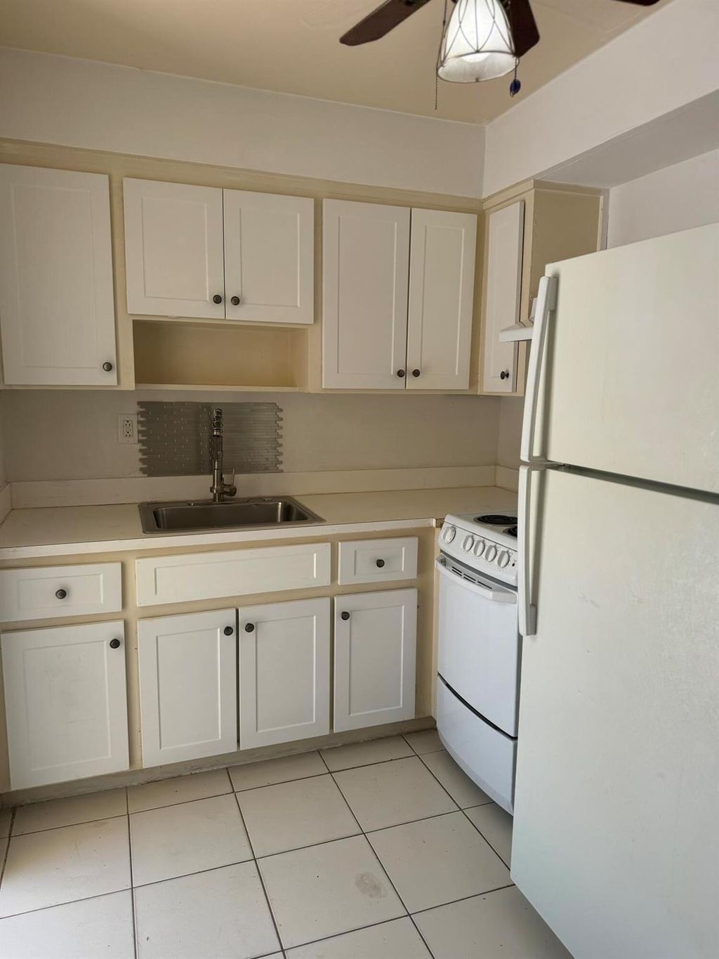 Photo of 635 SW 14th Terrace #3, Fort Lauderdale, FL 33312 (MLS # R11006372)