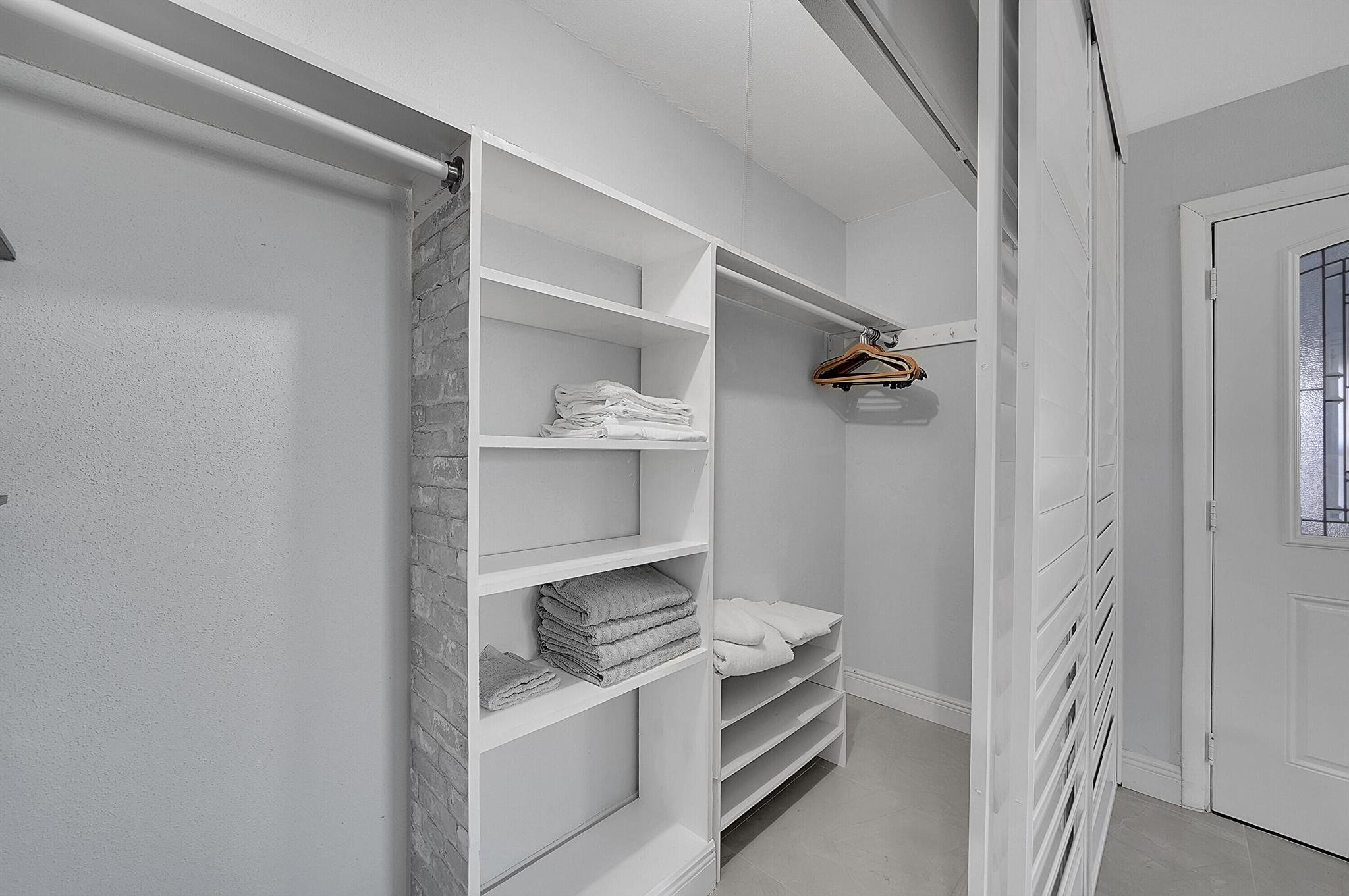 KINGS POINT FLANDERS COND - Residential Lease